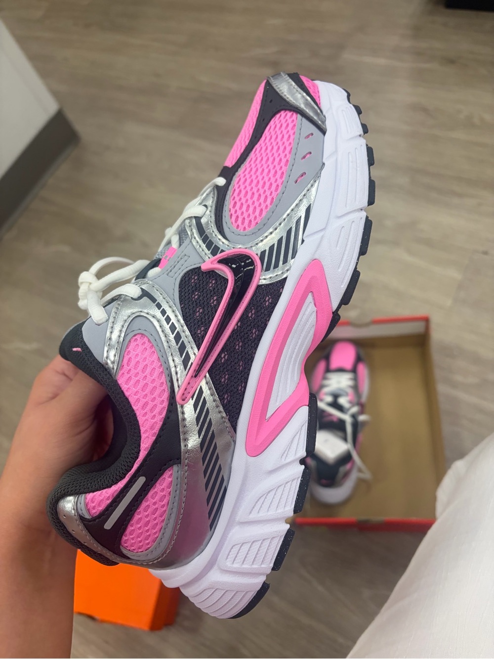 NIB Nike Women’s V5 RNR Black, Pink, & Silver Shoe Size 9.5
